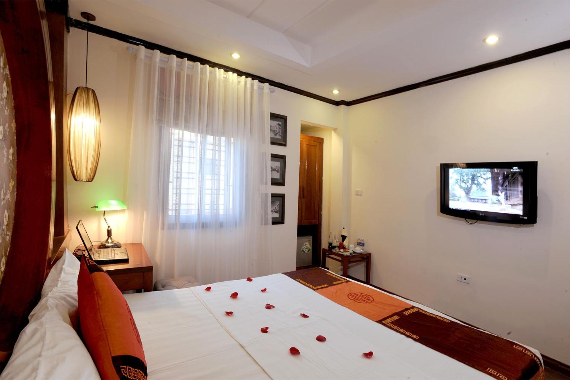 Hanoi Sena Hotel & Travel - Former Symphony Hanoi Hotel Buitenkant foto